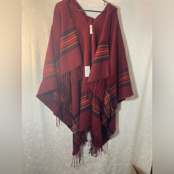 NWT The Paper Store Mia & Tess Justdo Ruana Red Holiday Plaid Trim Hood - Picture 12 of 13